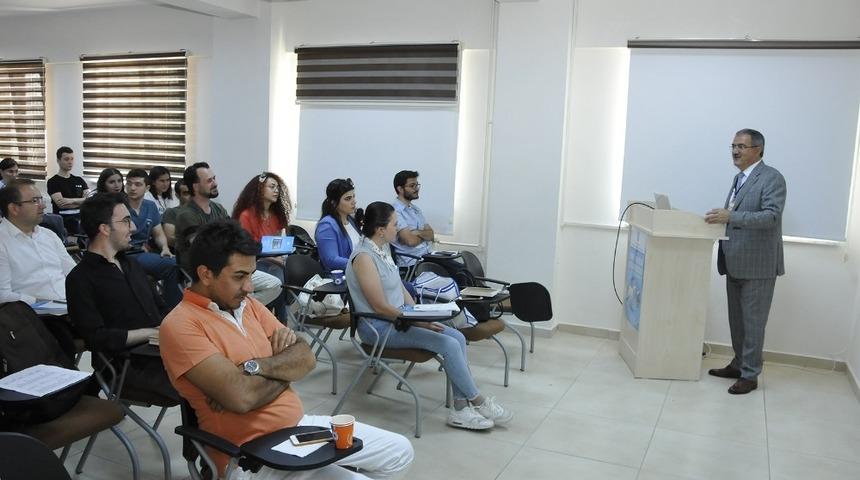 Rekt&ouml;r Şahin&rsquo;den &ldquo;Deneysel Hayvan Kullanımı&rdquo; dersi