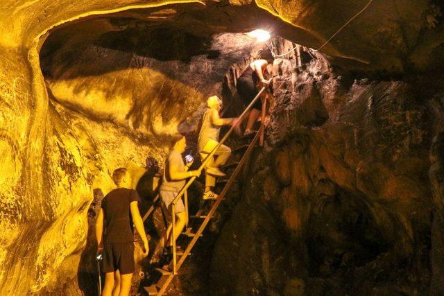 5 milyon yıllık mağara ziyaretçi akınına uğruyor