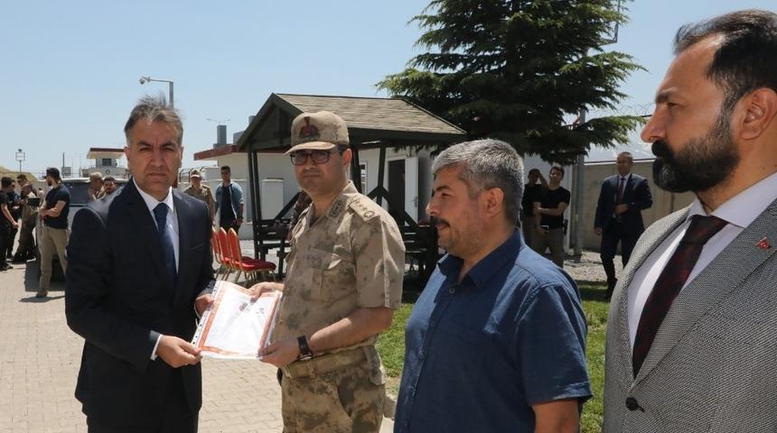 Vali &Ccedil;ağatay&rsquo;dan J&Ouml;H timine başarı belgesi