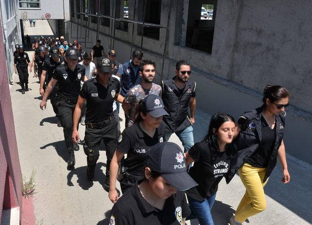 Adana'da, HDP Gençlik Meclisi üyeleri adliyede