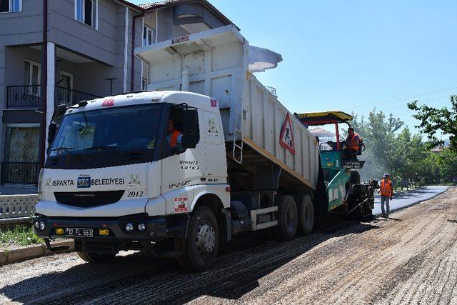 Isparta Belediyesi’nden Hızırbey ve Karaağaç’ta asfalt çalışmaları