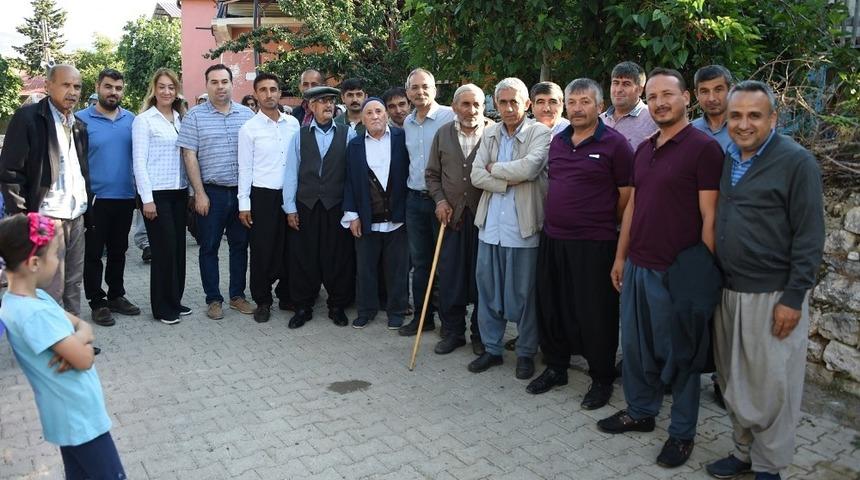 Başkan Bozdoğan, mahallerde vatandaşlarla buluşuyor