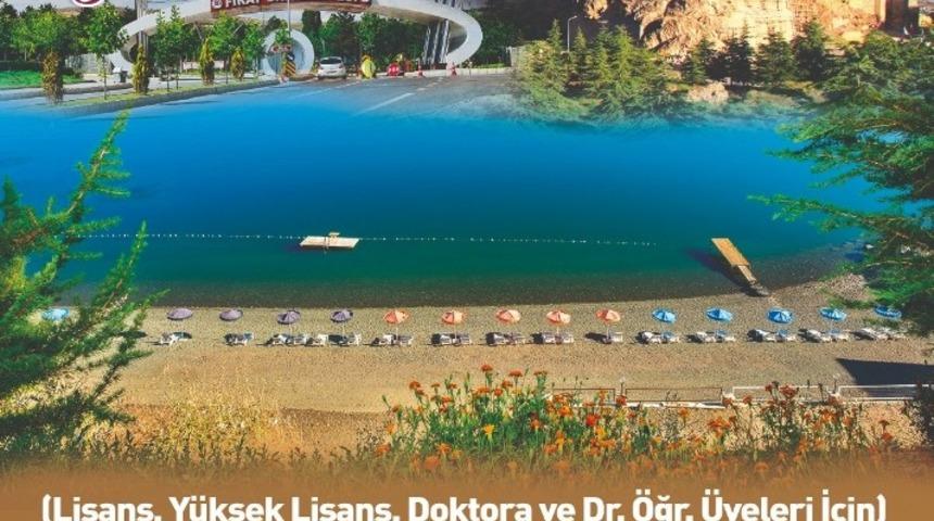 F&Uuml;&rsquo;de uygulamalı matematik ve m&uuml;hendislik yaz okulu