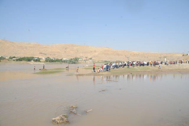 Dicle Nehri'nde akıntıya kapılan Salih aranıyor