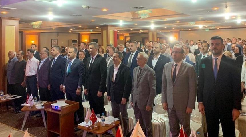 Tepebaşı&rsquo;nda yabani ot temizliği s&uuml;r&uuml;yor