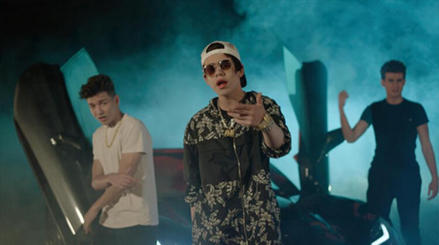 Alper Er&ouml;zer 'Alışırlar' isimli rap şarkısıyla eleştirilere yanıt verdi