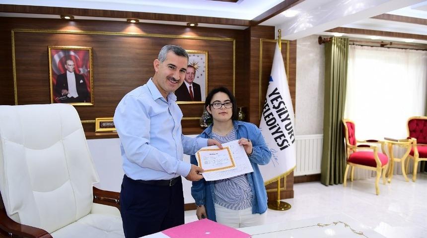 Down Sendromlu İrem Yeşilyurt Belediyesinde staj yaptı