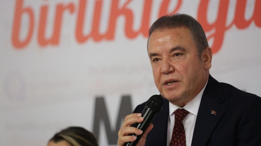 Başkan B&ouml;cek Alanya&rsquo;da sorunları dinledi