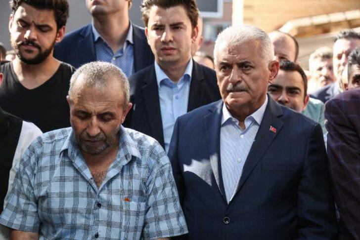 Duygusal anlar! Binali Yıldırım gözyaşlarını zor tuttu G2