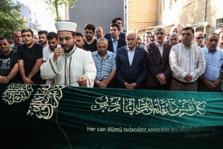 Duygusal anlar! Binali Yıldırım gözyaşlarını zor tuttu G3