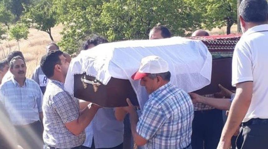 Bozok Ailesi g&ouml;zyaşları arasında toprağa verildi