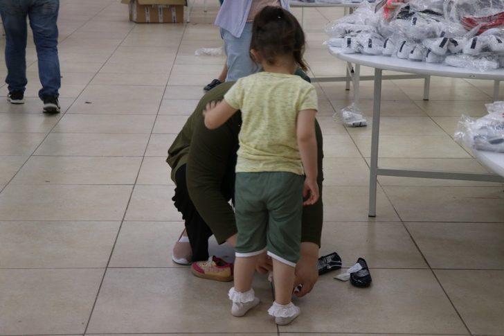 Ormanlı Belediyesi çocuklara 4 bin parça kıyafet dağıttı G4