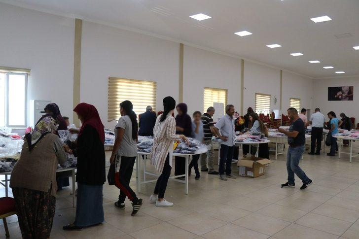 Ormanlı Belediyesi çocuklara 4 bin parça kıyafet dağıttı G5