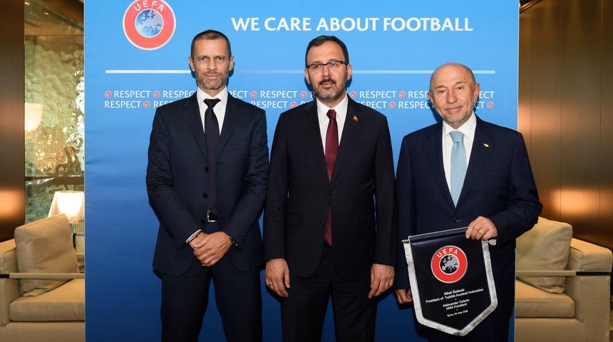 Nihat Özdemir ve Mehmet Kasapoğlu UEFA Başkanı Aleksander Ceferin'i ziyaret etti