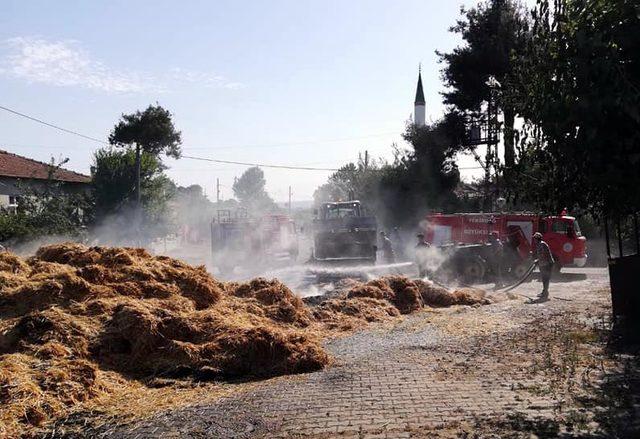 Egzozdan çıkan kıvılcım saman yüklü traktörü yaktı