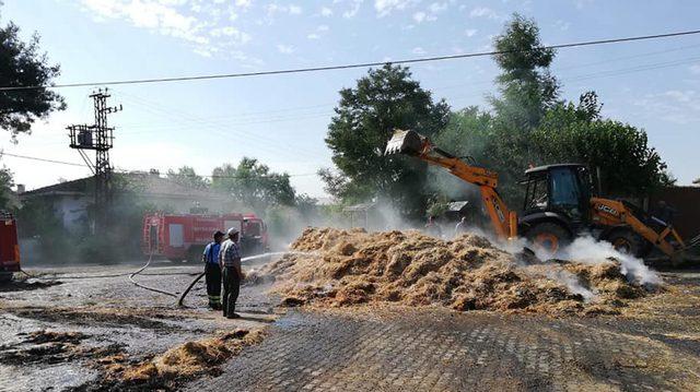 Egzozdan çıkan kıvılcım saman yüklü traktörü yaktı