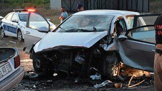 İzmir'de iki otomobil çarpıştı: 3 ölü, 1 yaralı