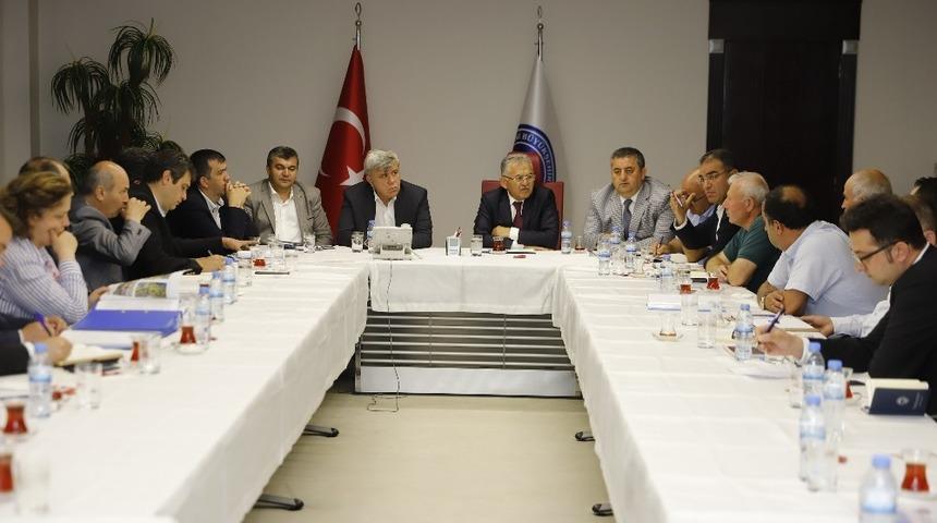 Başkan B&uuml;y&uuml;kkılı&ccedil;, koordinasyon toplantısında b&uuml;rokratlarıyla bir araya geldi