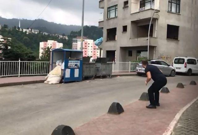 Rizeli vatandaşın çöp atışı sosyal medyada gündem oldu