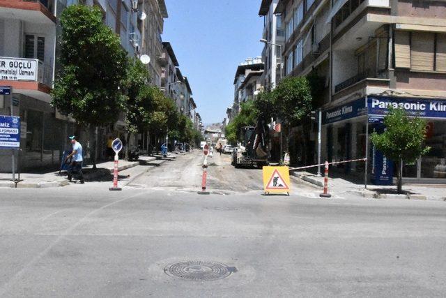 Büyükşehir Nazilli’de sıcak asfalt çalışması başlattı
