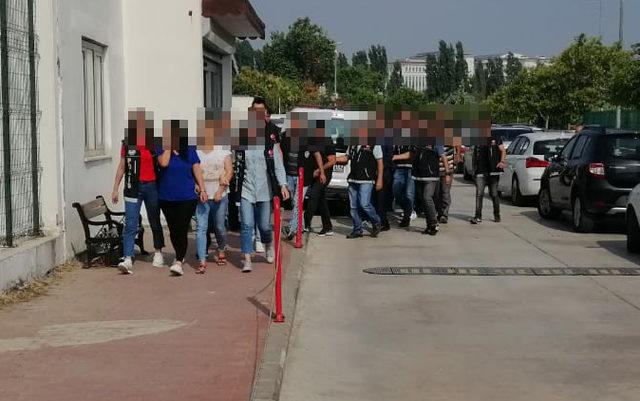 Adana'da uyuşturucu operasyonunda yakalanan 25 kişi tutuklandı