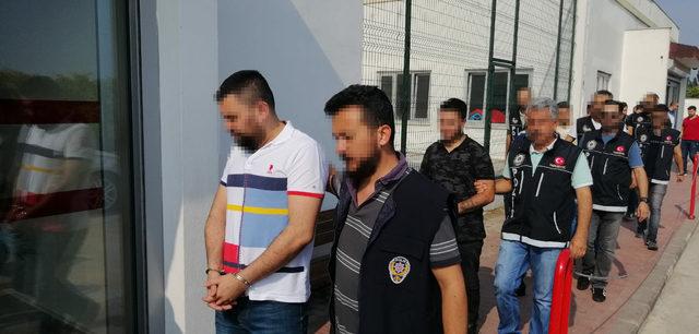 Adana'da uyuşturucu operasyonunda yakalanan 25 kişi tutuklandı