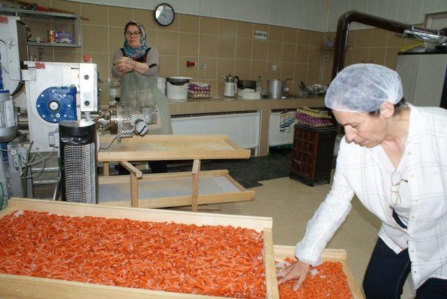 Dut yapraklı, nohut unundan makarna imal ediyor