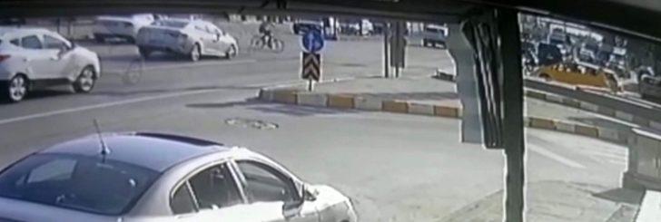 Cadde ortasında feci anlar! Saniye saniye görüntülendi G1