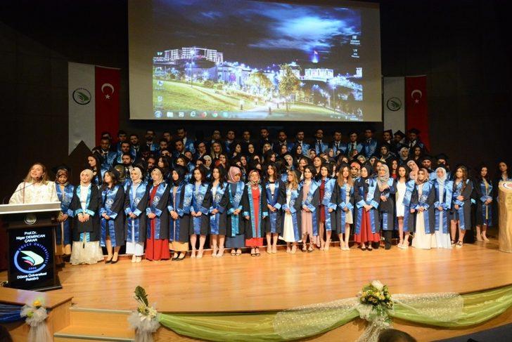 Düzce Üniversitesi Tıp Fakültesi’nden mezuniyet coşkusu G2