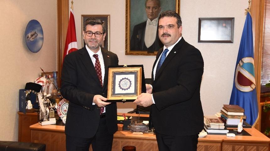 Rekt&ouml;r &Ccedil;omaklı&rsquo;ya ziyaretler