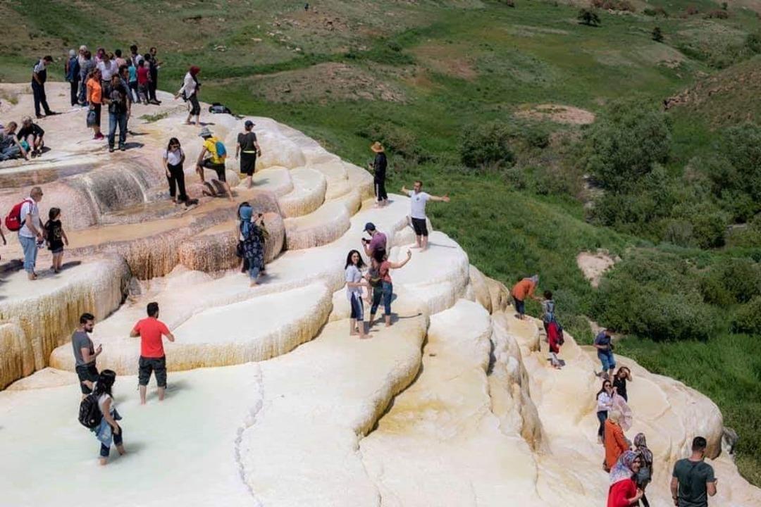Başkale travertenlerine yerli turist akını