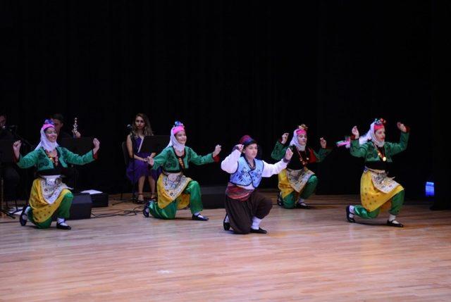 Çocuk ve Gençlik Halk Dansları Topluluğu gösterisi büyüledi