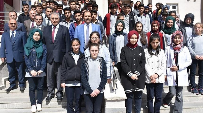 Erzincan eğitimde başarısıyla b&ouml;lgenin 1 numaraları illerinden oldu