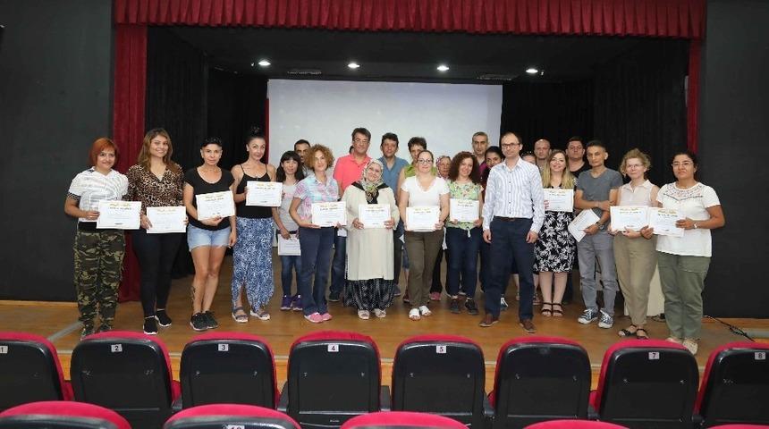 Bayraklı&rsquo;da hayvanseverlere &rsquo;g&ouml;revli belgesi&rsquo;