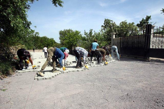 Hacılar’da cadde ve sokaklara kilitli parke