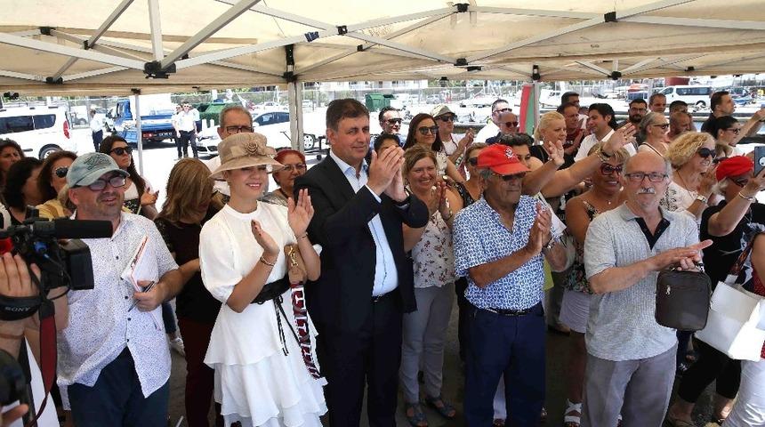 Karşıyaka&rsquo;da ay-yıldızlı ş&ouml;len