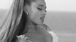 Ariana Grande’nin yaladığı lolipop 50 bin dolara satışa çıktı