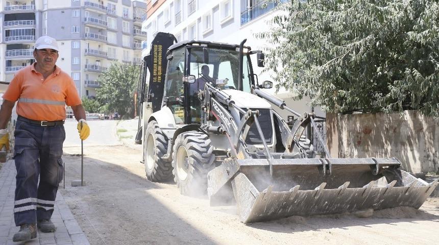 Efeler Belediyesi yol çalışmalarına devam ediyor