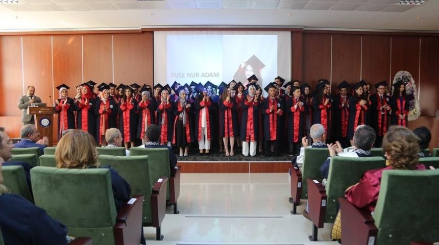 KSB&Uuml; Tıp Fak&uuml;ltesi&rsquo;nde mezuniyet sevinci
