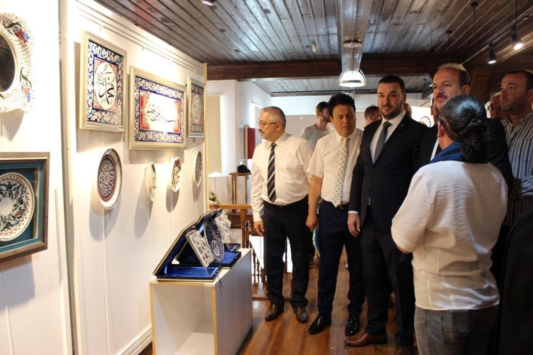 &Ccedil;ini sergisi b&uuml;y&uuml;k ilgi g&ouml;rd&uuml;