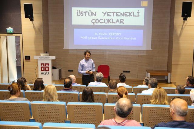 AGÜ Çocuk Üniversitesi’nden Eğitici Eğitimi