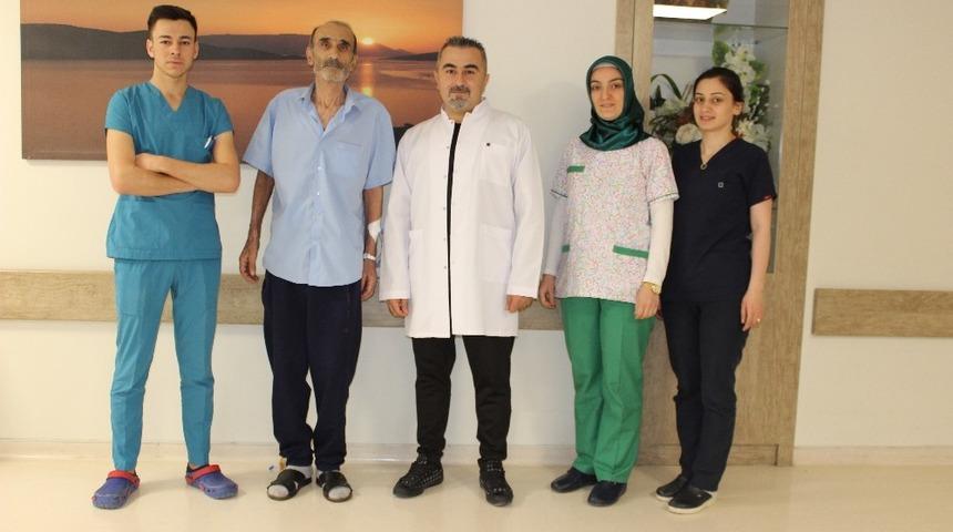 Mide kanseri hastası Hatem&rsquo;de kapalı ameliyatla sağlığına kavuştu