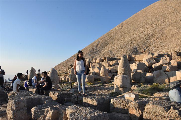 Güneşin en güzel halini görmek için Nemrut Dağı'na çıktılar G1