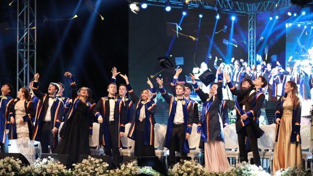 İngiltere Başkonsolosluğu’nda kep attılar