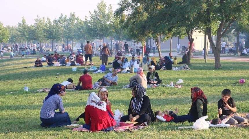 Şanlıurfalılar Gap Vadisi tesislerine akın ediyor