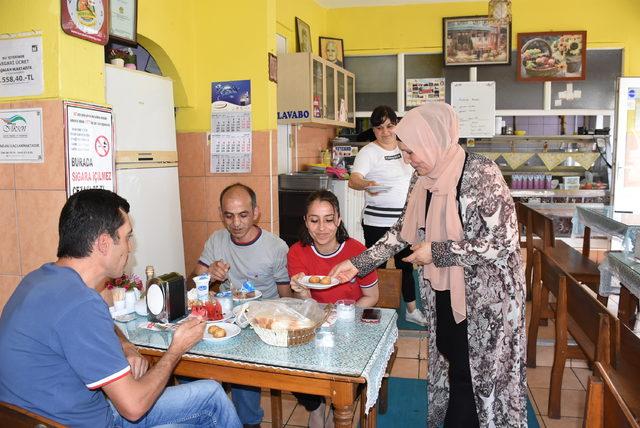 Kocası ölünce yemek fabrikasının başına geçti