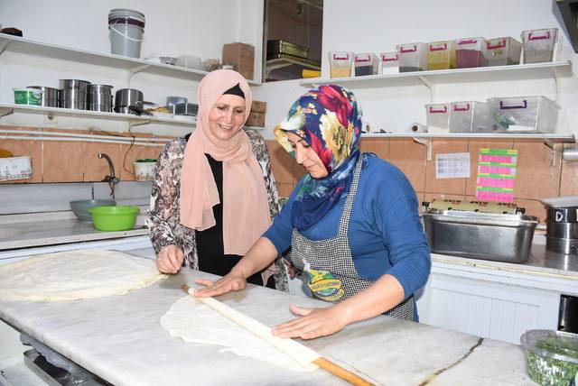 Kocası ölünce yemek fabrikasının başına geçti