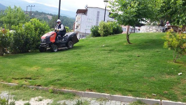 Yunusemre’de park ve bahçeler düzenleniyor