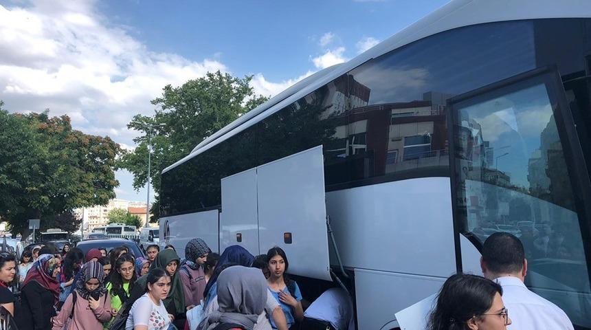 Gen&ccedil;lik kamplarında ilk kafile yola &ccedil;ıktı