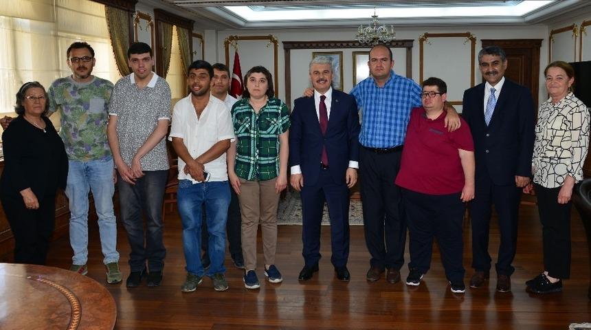 &Ouml;zel kursiyerler Vali Akın&rsquo;ı ziyaret etti